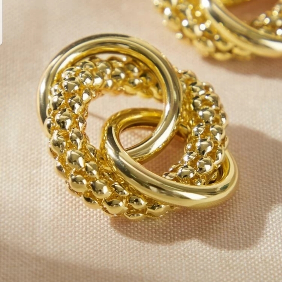 *Laura* Chunky Post Earrings - Picture 3 of 4